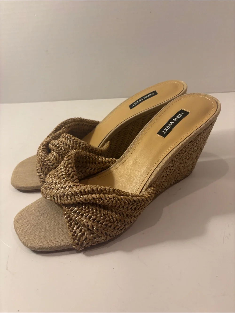 Nine West Nikhil twist wedge sandals 9.5